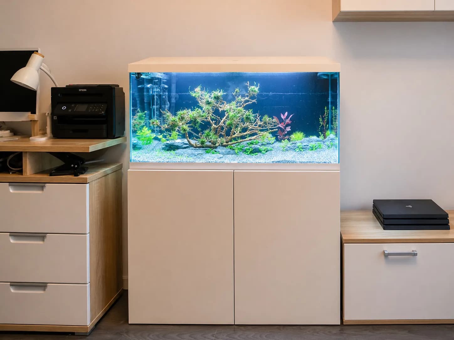 Szafka pod akwarium 85 cm — aranżacja wnętrza
